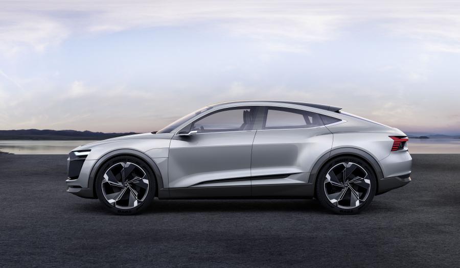  Audi e-tron Sportback Concept 2017 года  (фото 14 из 35)